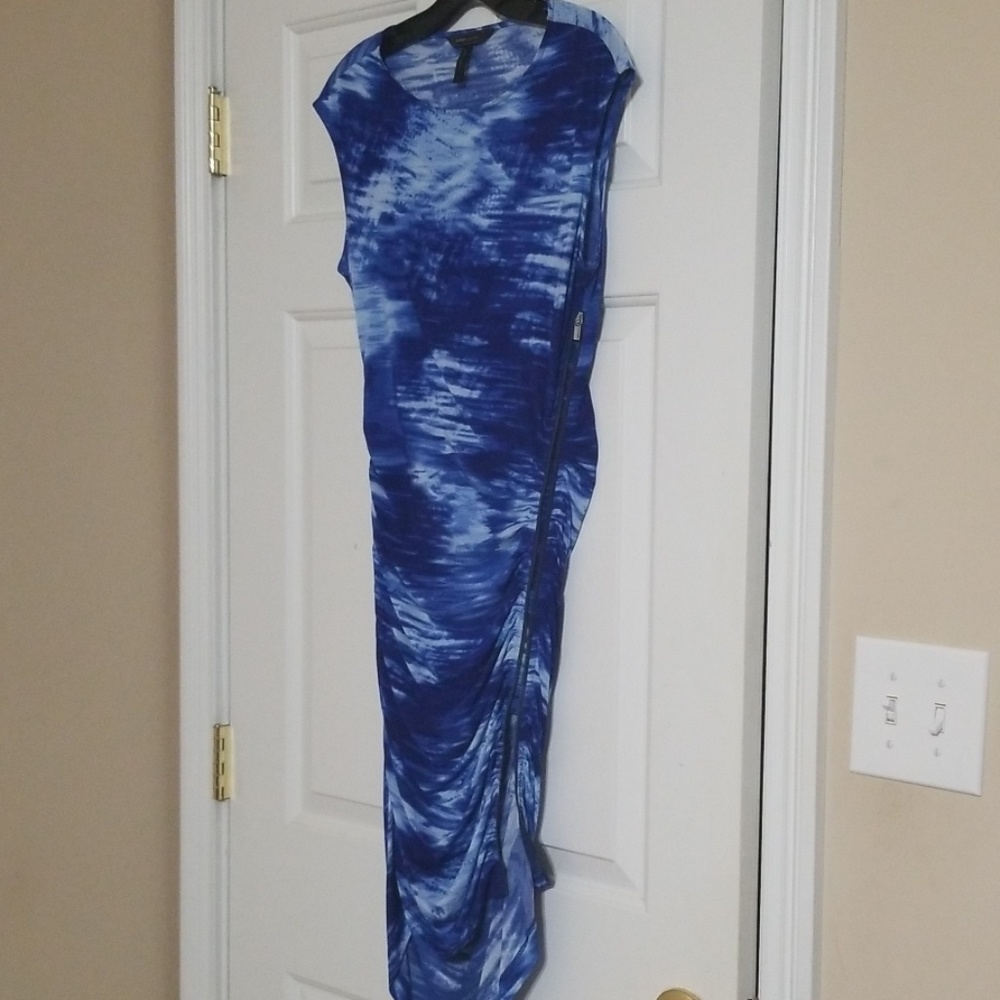 Dress - Picture 3 of 4